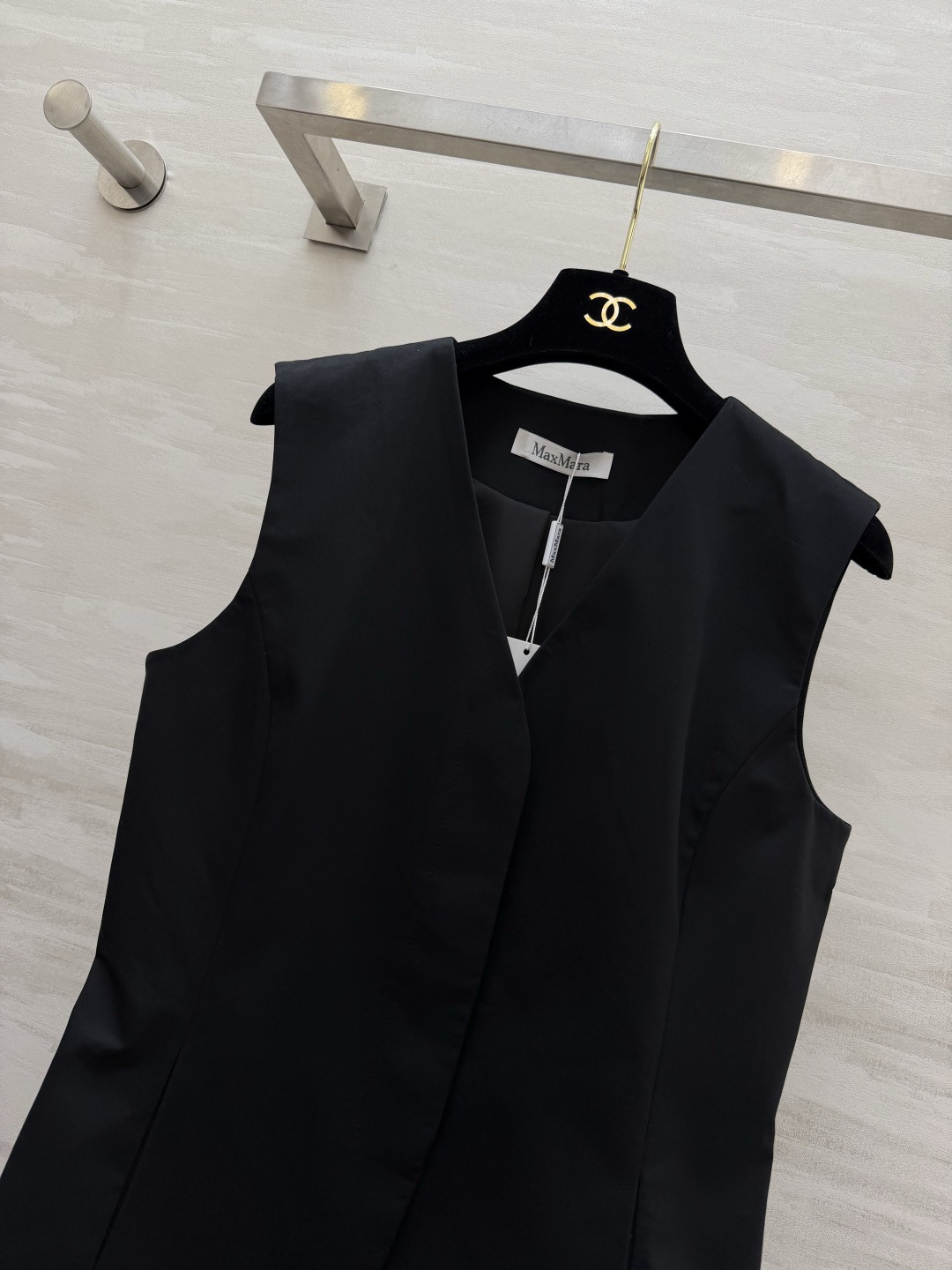 ✨ MaxMara²⁶驼色V领收腰马甲｜把老钱风松弛感焊在身上 经典驼色永不过时 自带高级滤镜 利落V领