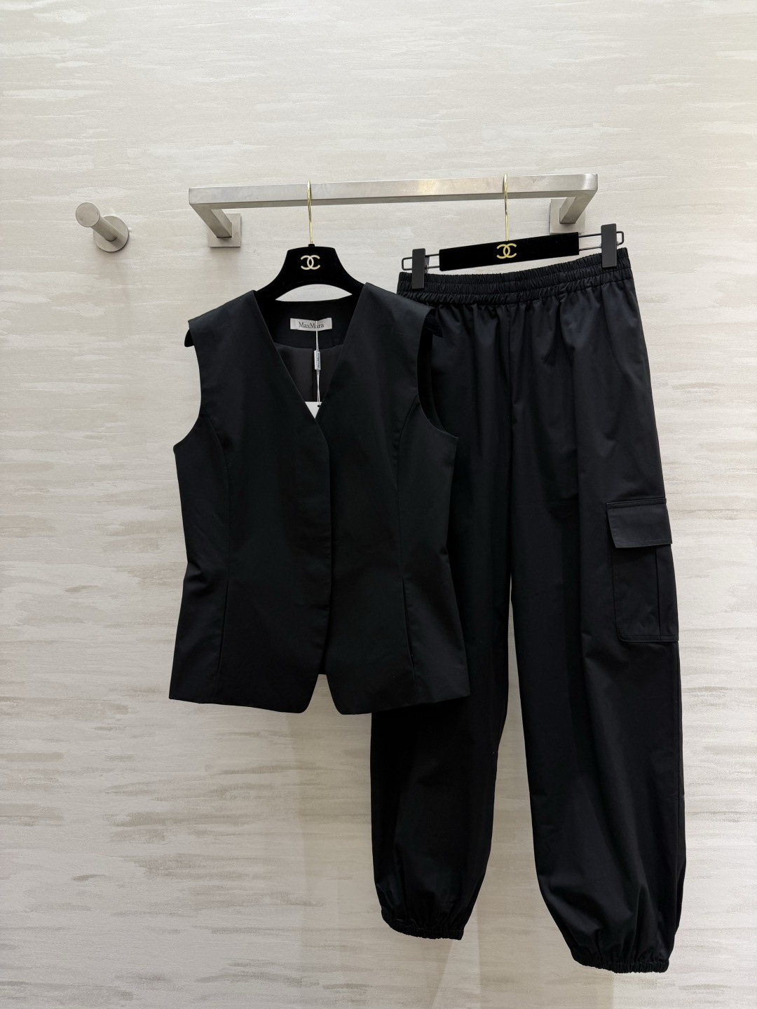 ✨ MaxMara²⁶驼色V领收腰马甲｜把老钱风松弛感焊在身上 经典驼色永不过时 自带高级滤镜 利落V领