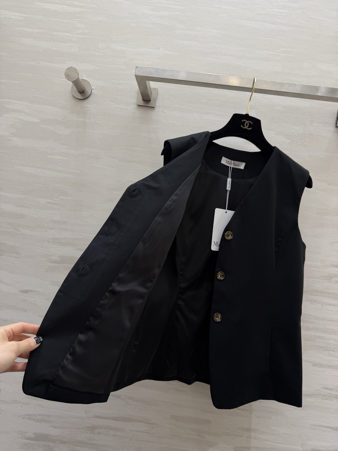 ✨ MaxMara²⁶驼色V领收腰马甲｜把老钱风松弛感焊在身上 经典驼色永不过时 自带高级滤镜 利落V领