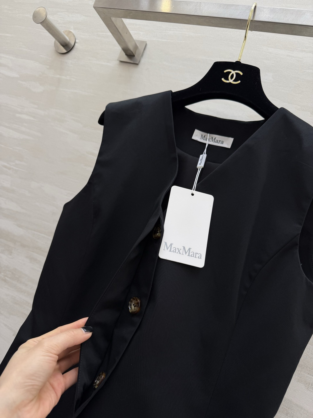 ✨ MaxMara²⁶驼色V领收腰马甲｜把老钱风松弛感焊在身上 经典驼色永不过时 自带高级滤镜 利落V领