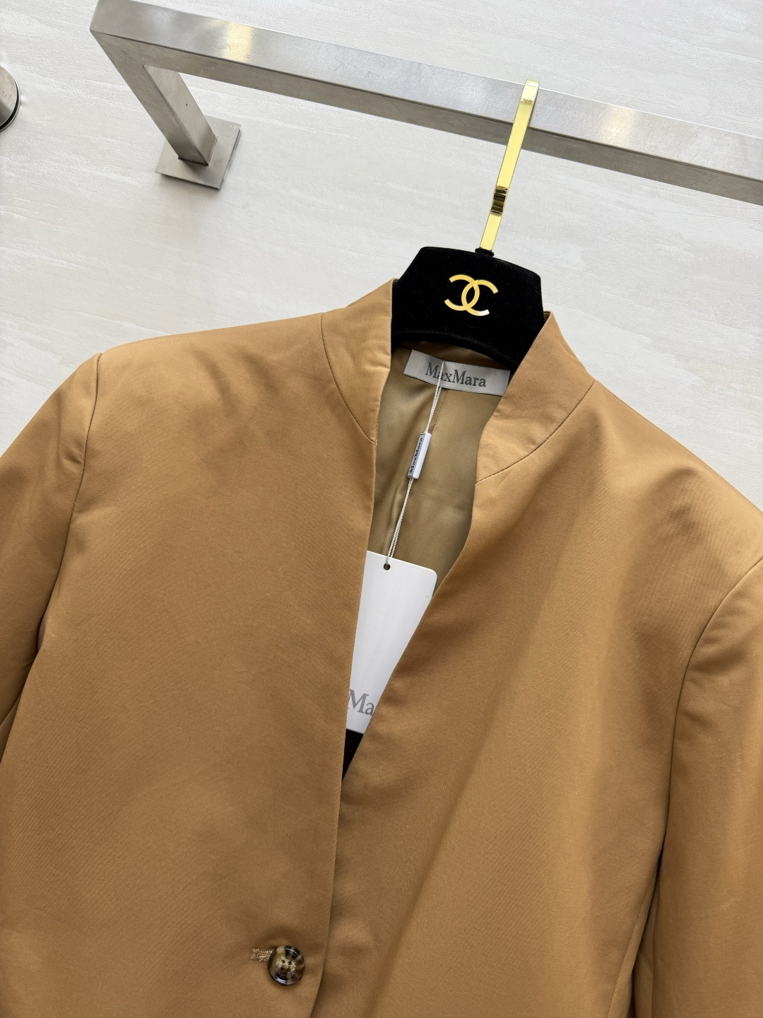 #MaxMara²⁶驼色立领西装｜把老钱风松弛感焊在身上 经典驼色永不过时 自带高级滤镜 利落立领设计修