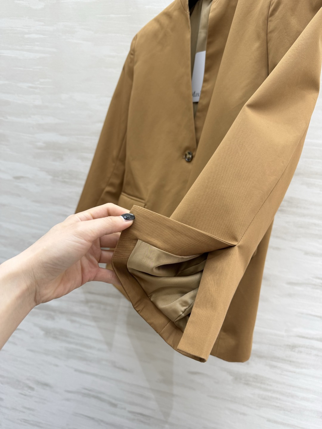 #MaxMara²⁶驼色立领西装｜把老钱风松弛感焊在身上 经典驼色永不过时 自带高级滤镜 利落立领设计修