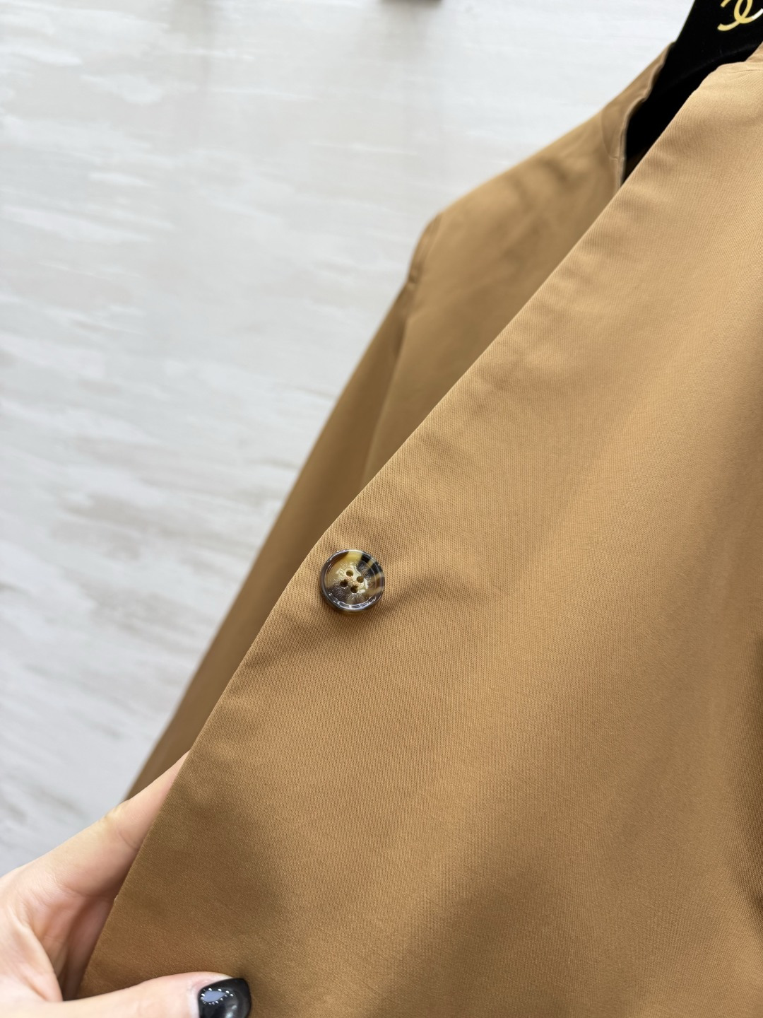 #MaxMara²⁶驼色立领西装｜把老钱风松弛感焊在身上 经典驼色永不过时 自带高级滤镜 利落立领设计修