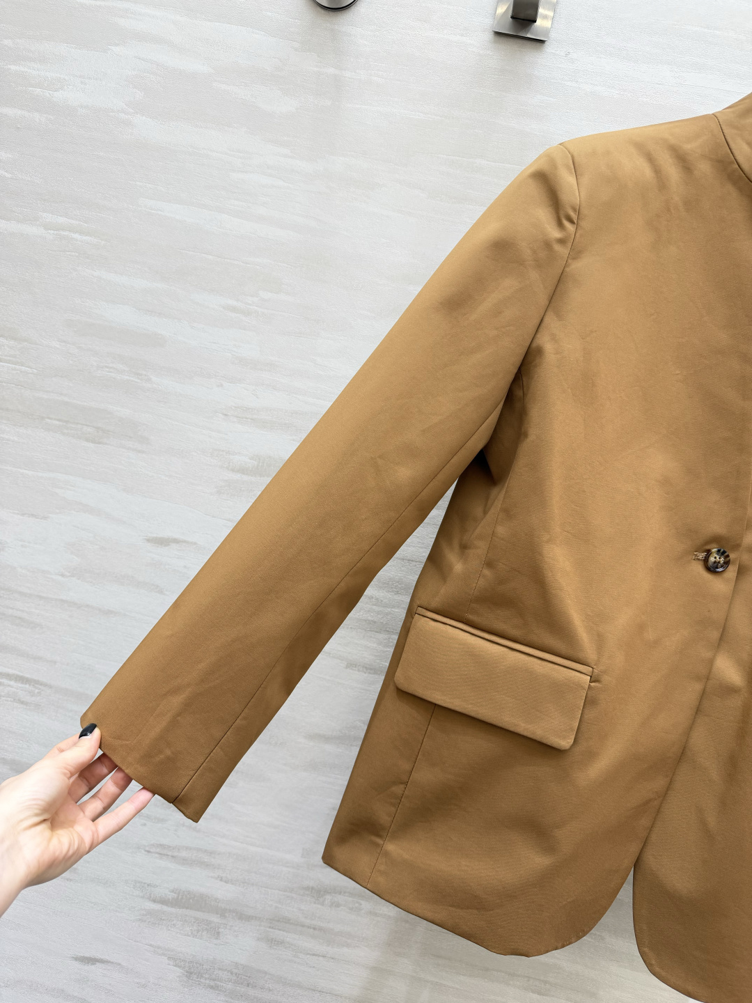 #MaxMara²⁶驼色立领西装｜把老钱风松弛感焊在身上 经典驼色永不过时 自带高级滤镜 利落立领设计修