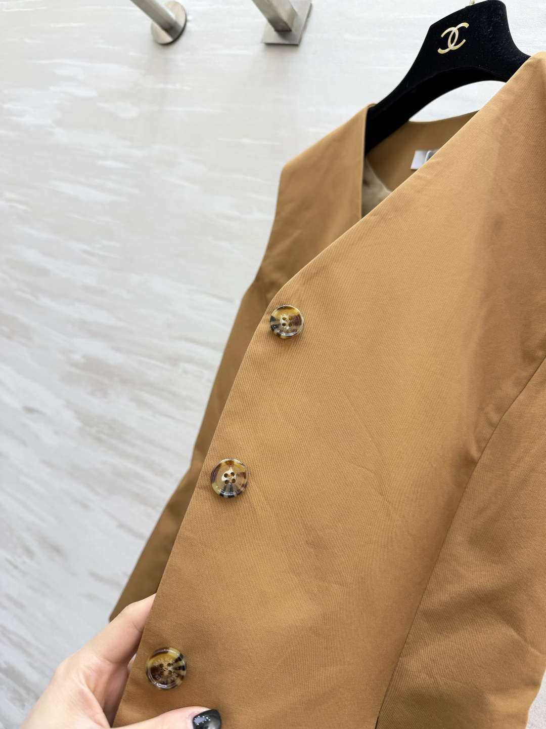 ✨ MaxMara²⁶驼色V领收腰马甲｜把老钱风松弛感焊在身上 经典驼色永不过时 自带高级滤镜 利落V领