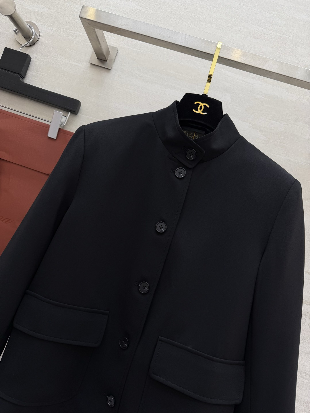 #Loro Pian♡²⁶立领黑外套✨经典永不过时 立领显气场 开模定制logo牛角扣 质感拉满闭眼入 