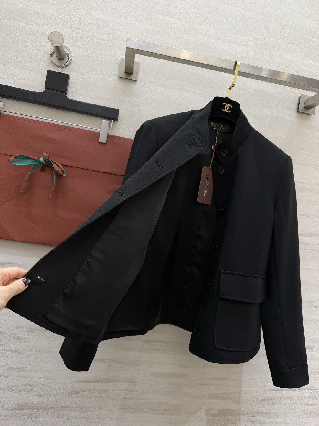 #Loro Pian♡²⁶立领黑外套✨经典永不过时 立领显气场 开模定制logo牛角扣 质感拉满闭眼入 