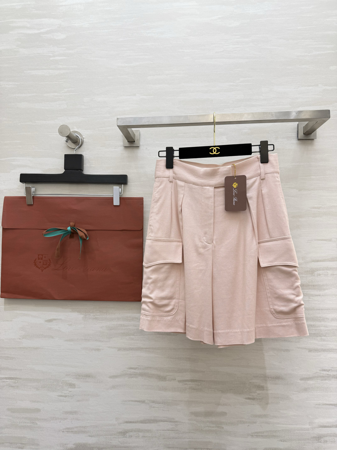 #Loro Pian♡²⁶淡粉工装短裤✨温柔粉调 贵气拉满A字阔腿 藏肉显瘦高腰设计 秒变大长腿通勤约会