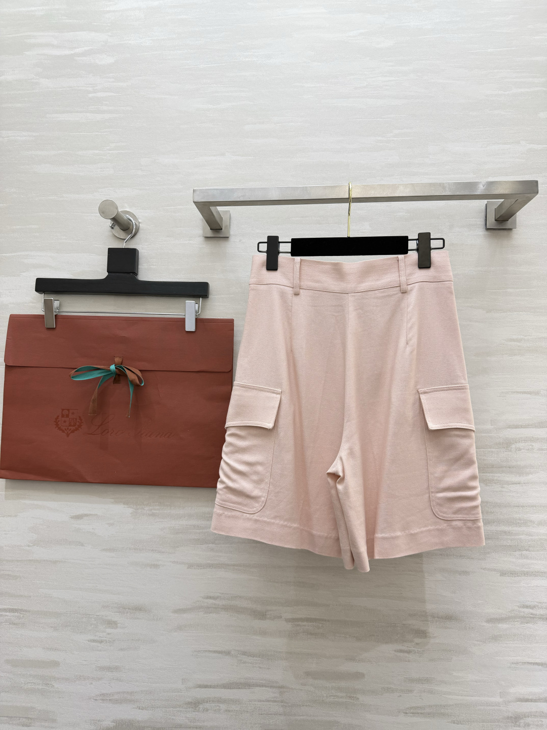 #Loro Pian♡²⁶淡粉工装短裤✨温柔粉调 贵气拉满A字阔腿 藏肉显瘦高腰设计 秒变大长腿通勤约会