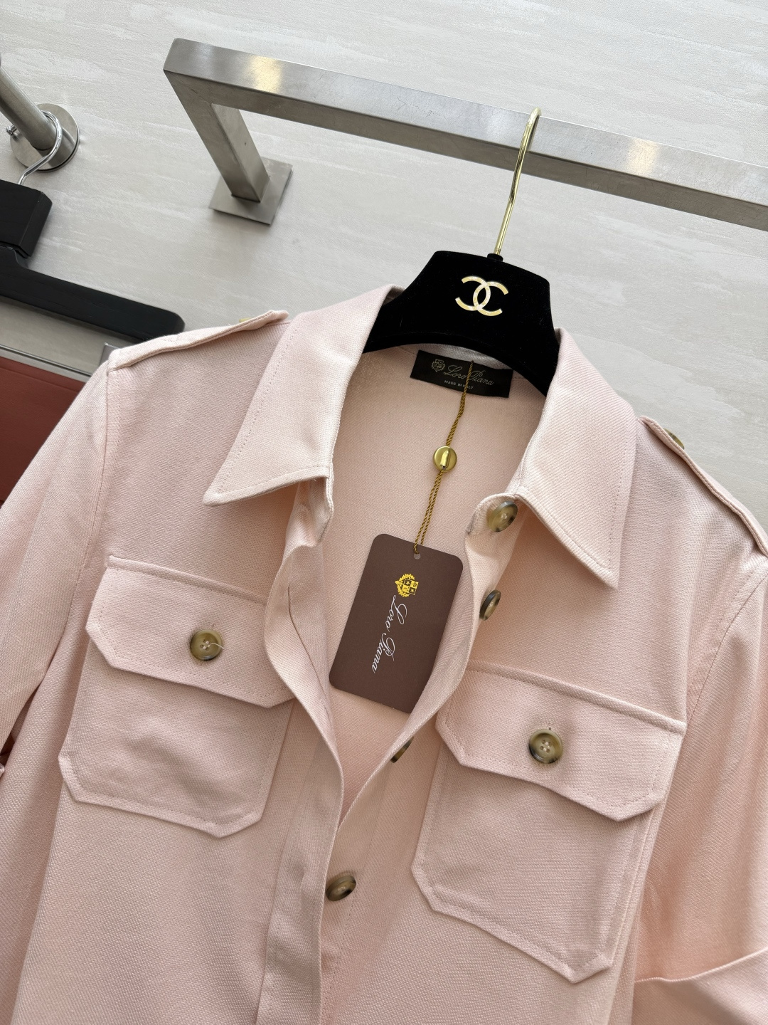 #Loro Pian♡²⁶淡粉短袖衬衫✨温柔粉调 贵气拉满短款剪裁 秒变大长腿通勤约会 一键拿捏质感在线