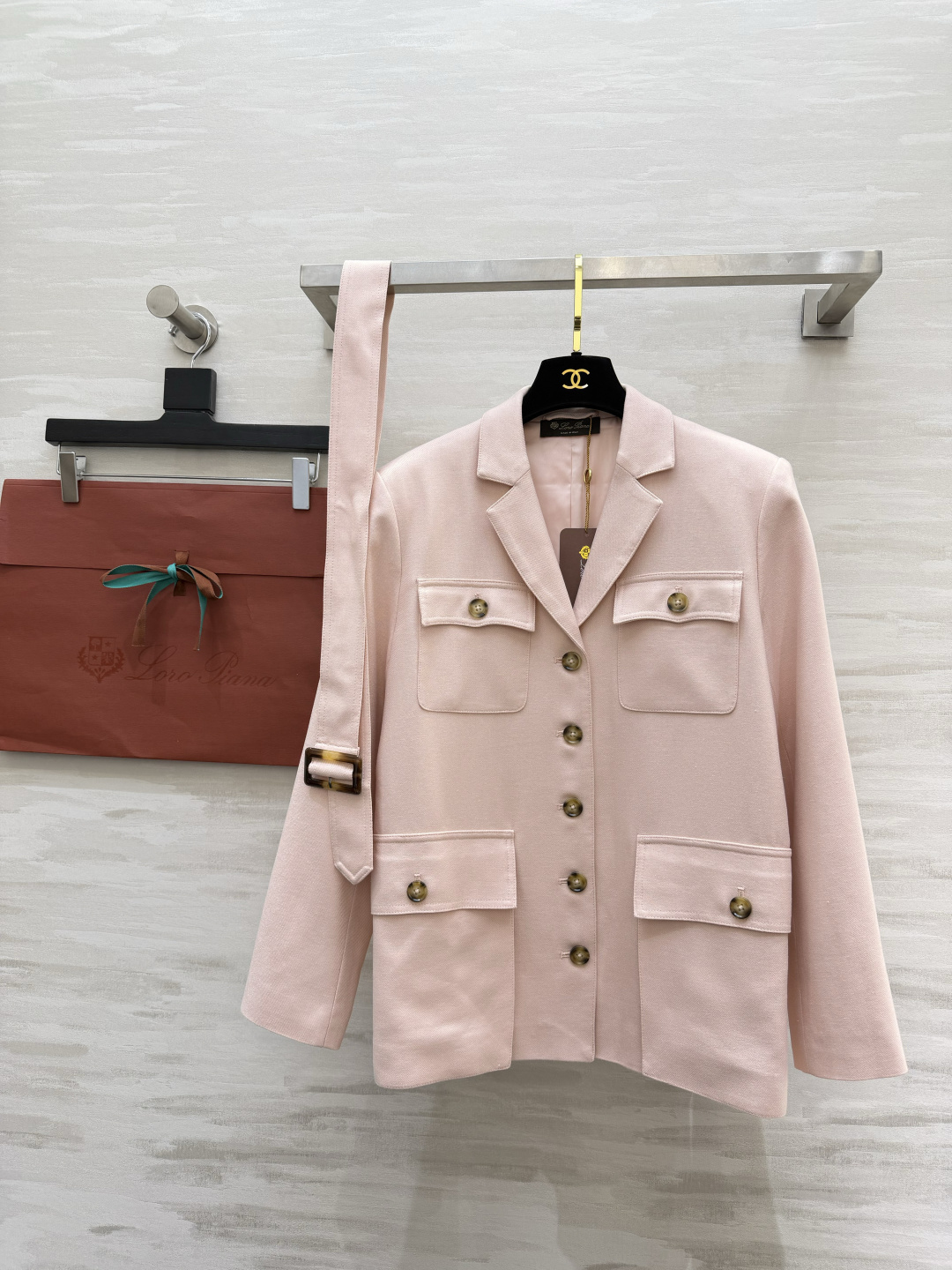 #Loro Pian♡²⁶淡粉收腰西装✨温柔粉调 贵气拉满收腰设计 秒变沙漏腰通勤约会 一键拿捏质感在线