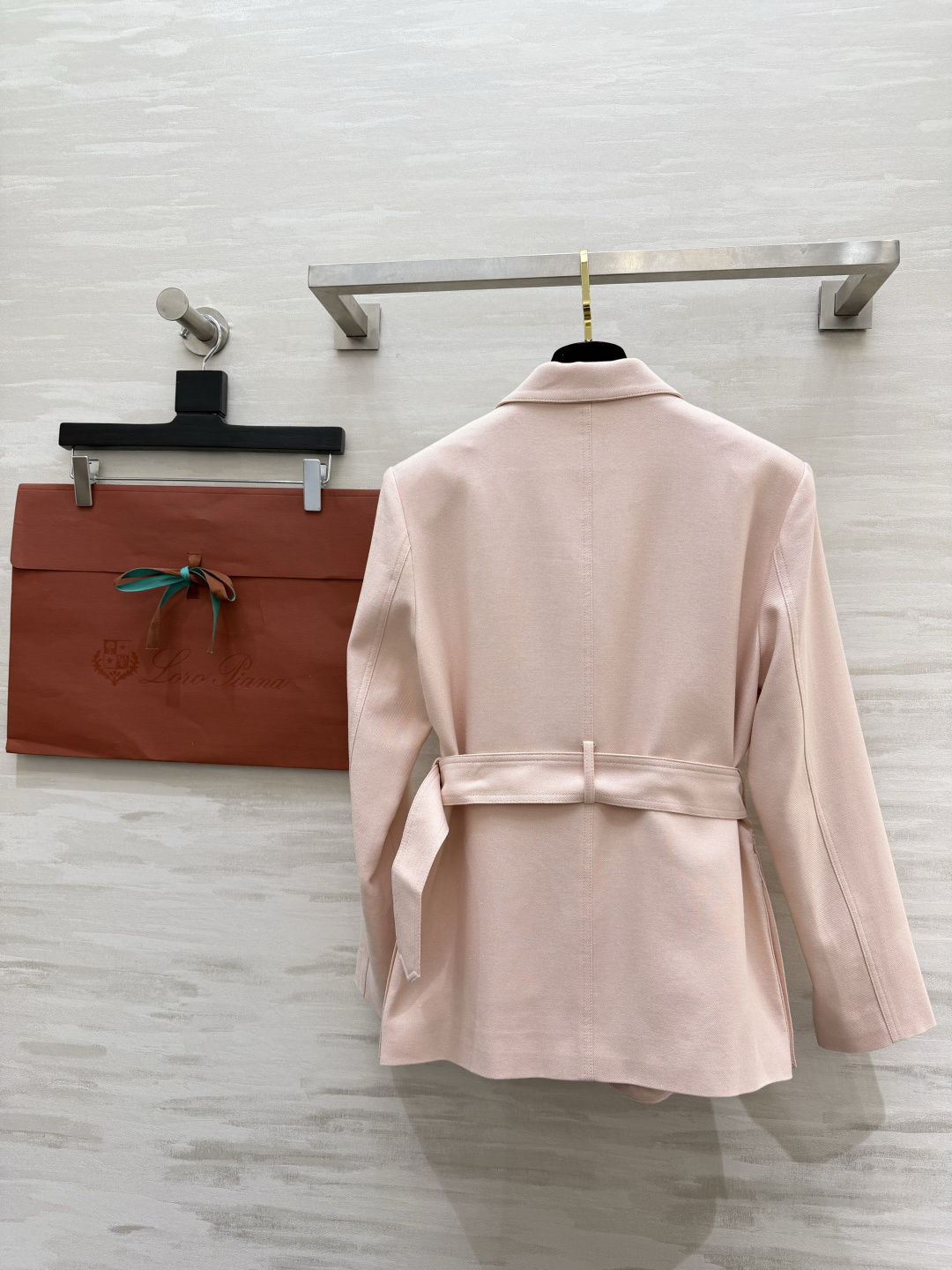 #Loro Pian♡²⁶淡粉收腰西装✨温柔粉调 贵气拉满收腰设计 秒变沙漏腰通勤约会 一键拿捏质感在线