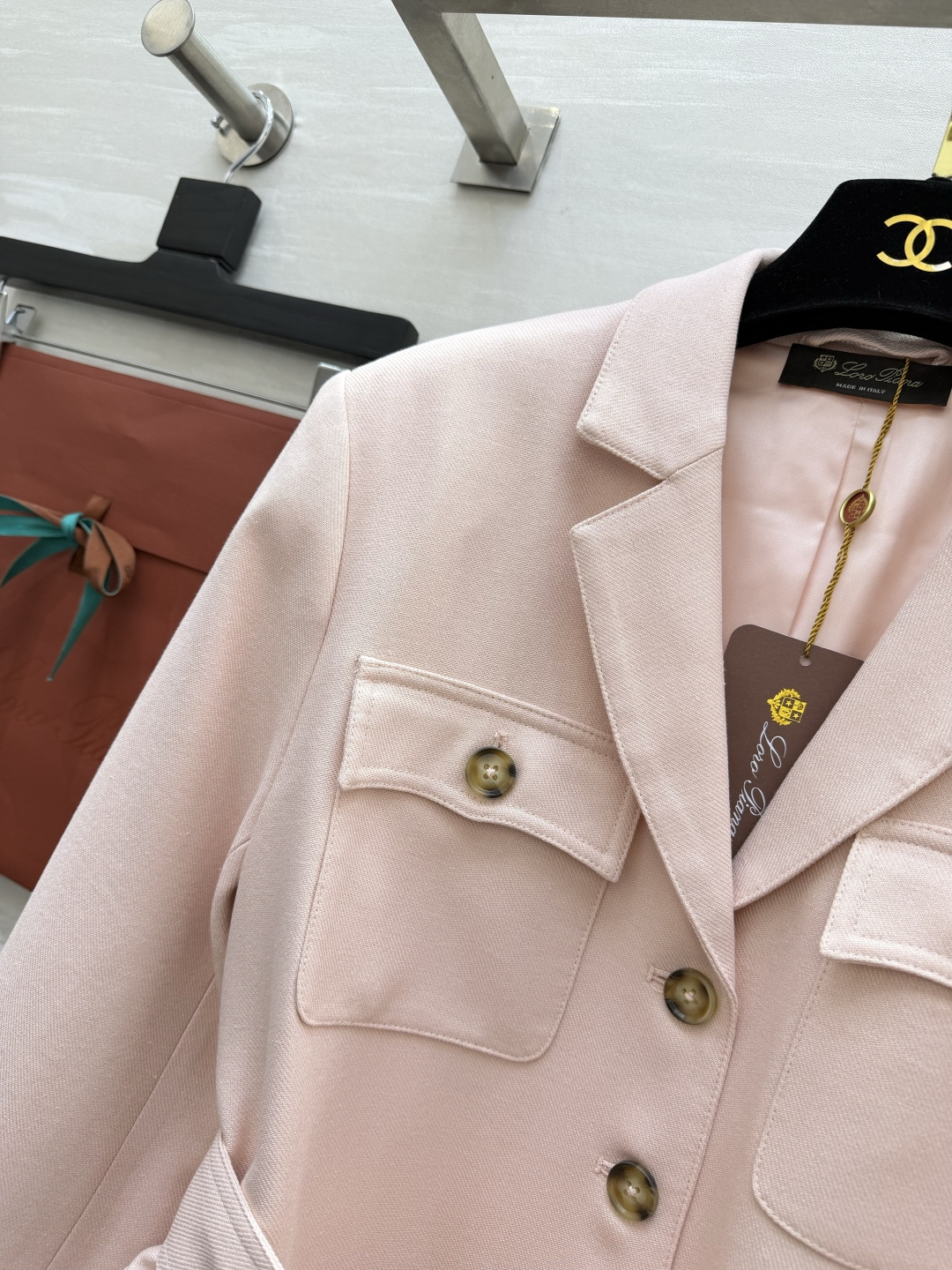 #Loro Pian♡²⁶淡粉收腰西装✨温柔粉调 贵气拉满收腰设计 秒变沙漏腰通勤约会 一键拿捏质感在线