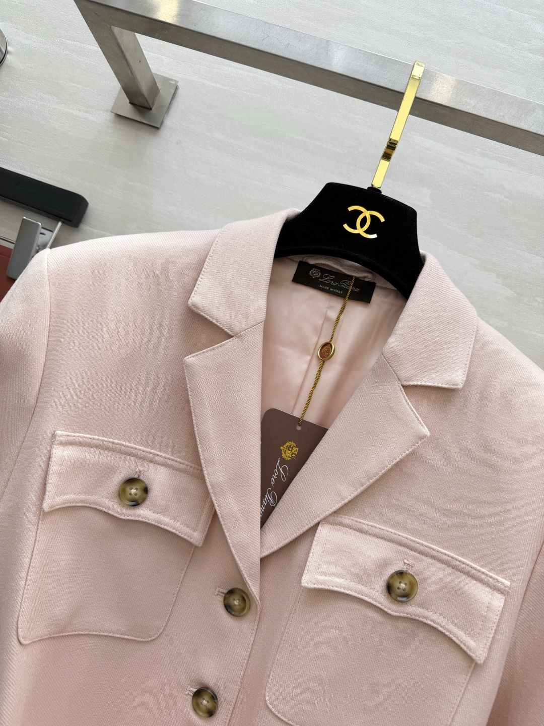 #Loro Pian♡²⁶淡粉收腰西装✨温柔粉调 贵气拉满收腰设计 秒变沙漏腰通勤约会 一键拿捏质感在线