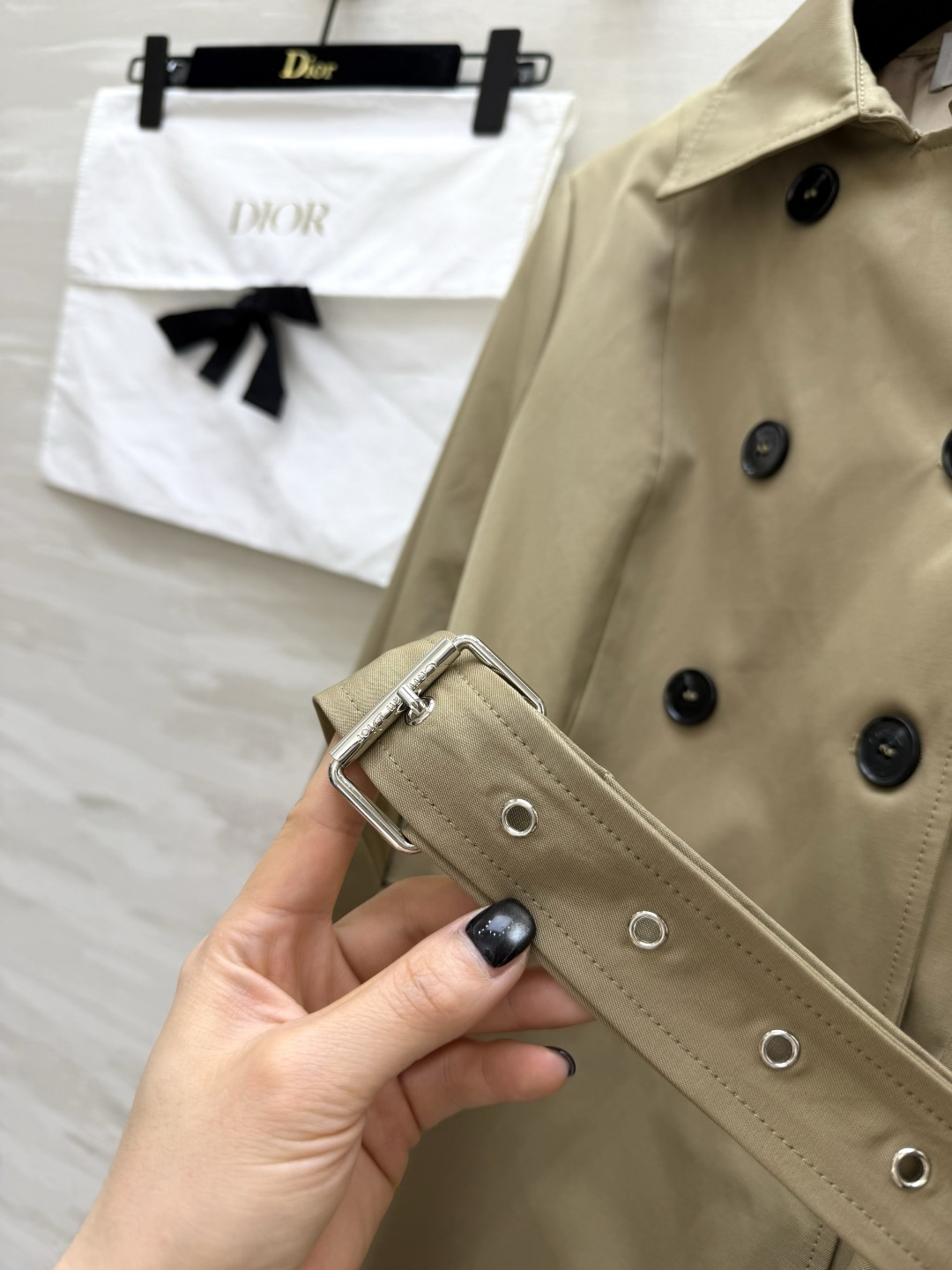 #Dio♡²⁶卡其色收腰双排扣风衣连衣裙✨ 法式优雅 经典卡其色+双排扣设计 复古高级感拉满收腰大裙摆剪