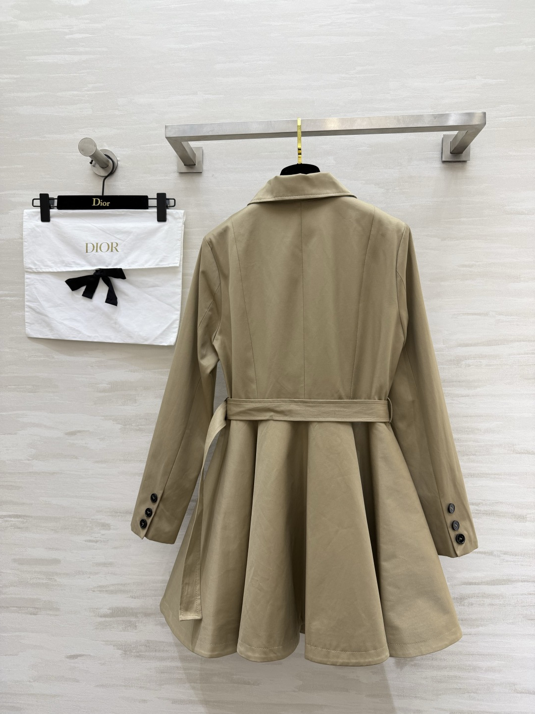 #Dio♡²⁶卡其色收腰双排扣风衣连衣裙✨ 法式优雅 经典卡其色+双排扣设计 复古高级感拉满收腰大裙摆剪