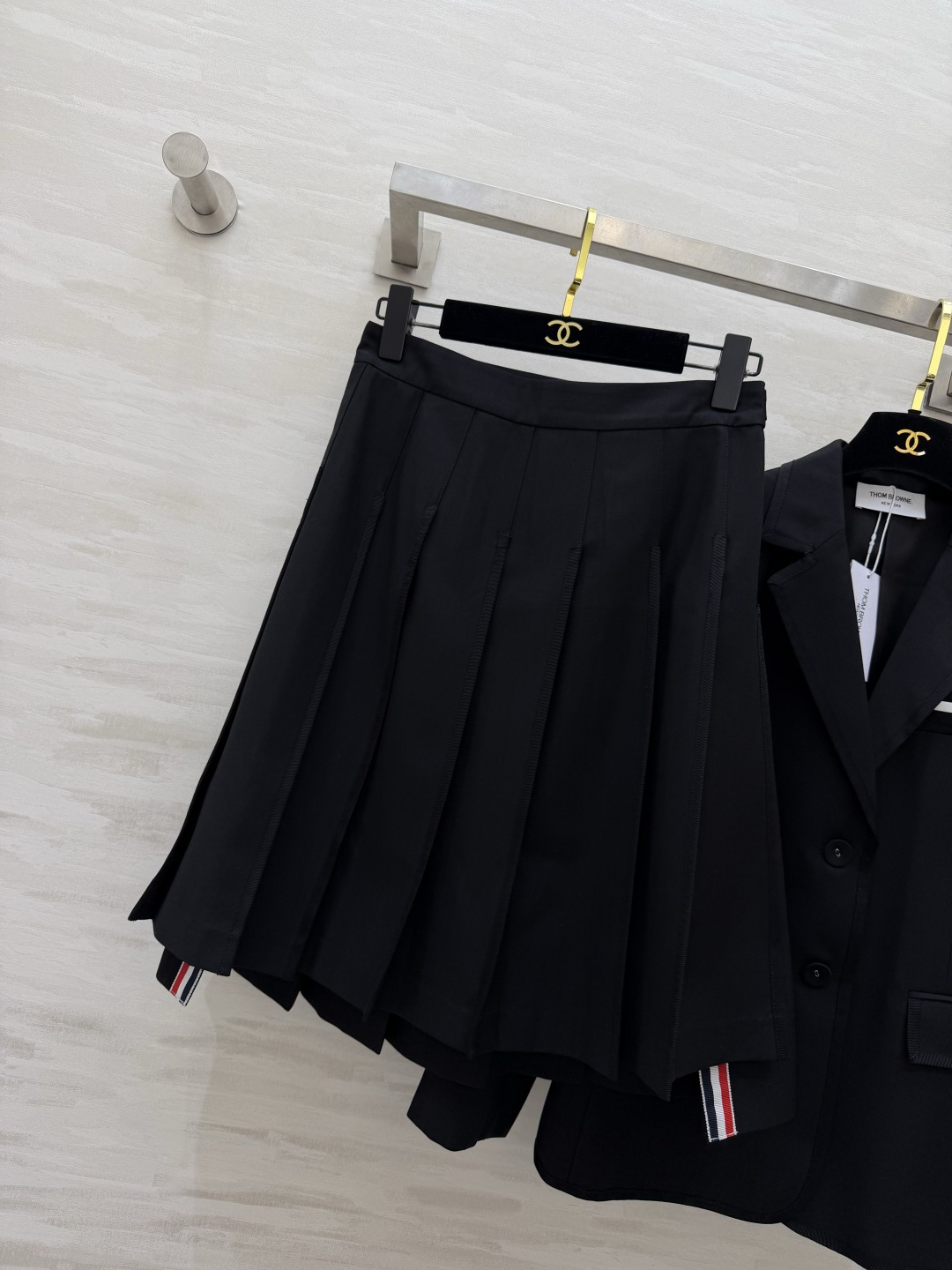 ✨Thom Brown²⁶经典黑西装➕百褶裙✨「学院感」和「高级感」焊在身上的神级套装！经典黑西装➕百褶