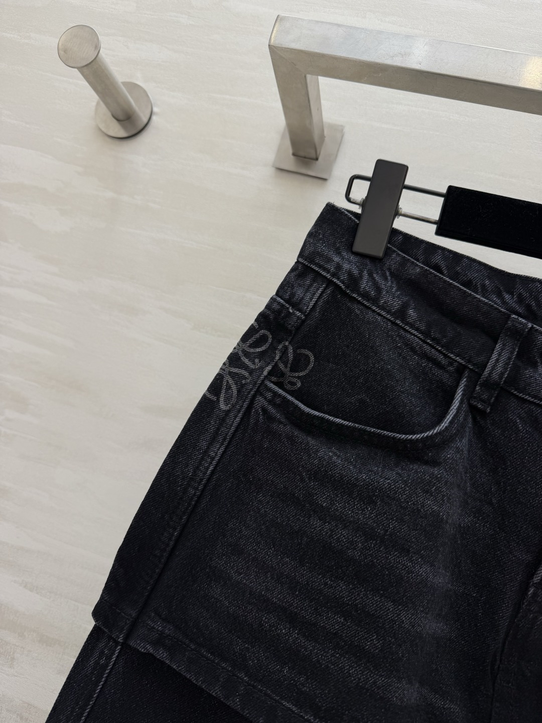 #LOEW♡²⁶假两件叠层阔腿牛仔裤 把先锋设计和实穿感焊死的神裤！假两件裙裤设计，一秒解锁辣妹穿搭！高