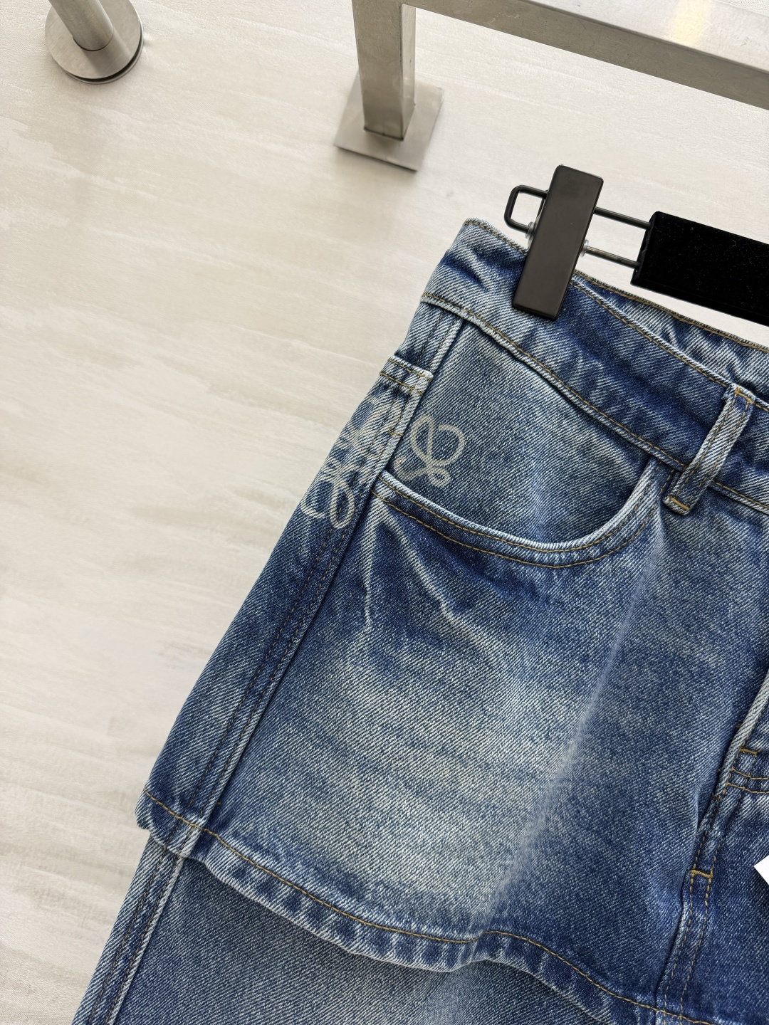 #LOEW♡²⁶假两件叠层阔腿牛仔裤 把先锋设计和实穿感焊死的神裤！假两件裙裤设计，一秒解锁辣妹穿搭！高