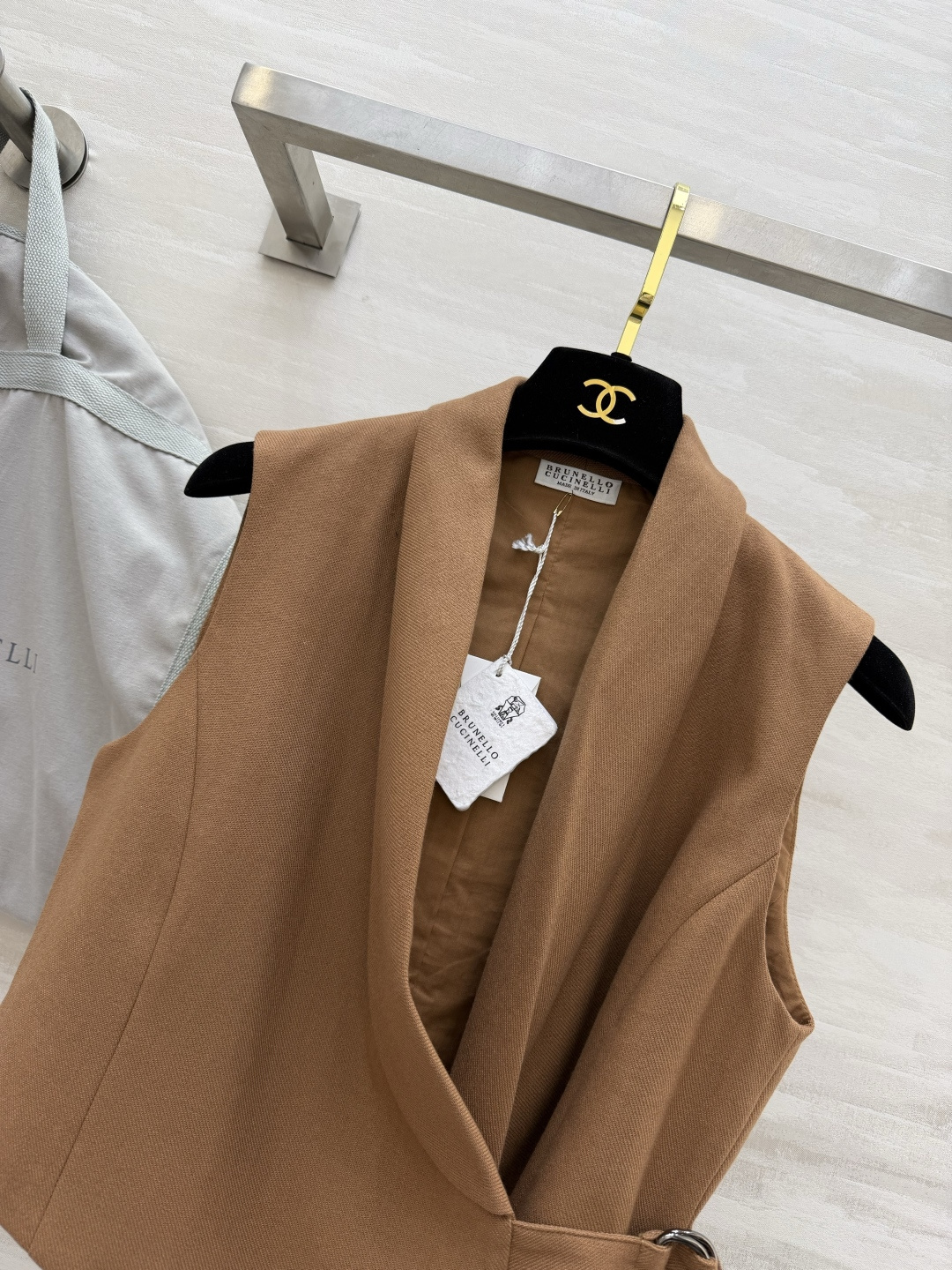 #Brunello Cucinell♡²⁶ 驼色青果领收腰马甲✨意大利顶奢的松弛感 被这件狠狠拿捏了 青