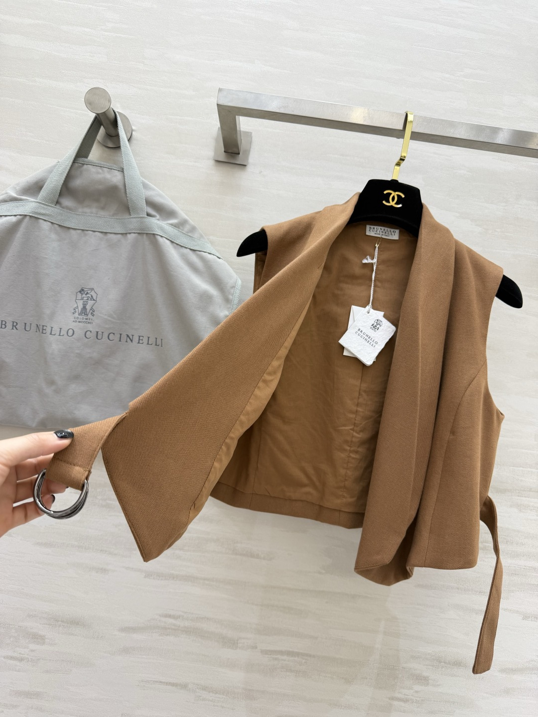 #Brunello Cucinell♡²⁶ 驼色青果领收腰马甲✨意大利顶奢的松弛感 被这件狠狠拿捏了 青
