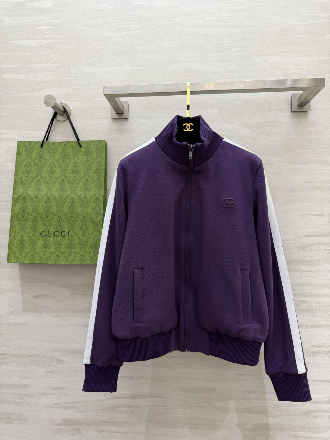 #Gucc♡²⁶高奢休闲三件套 把Gucc♡的复古时髦穿在身上 三件套组合：背心+拉链外套+阔腿裤 白边