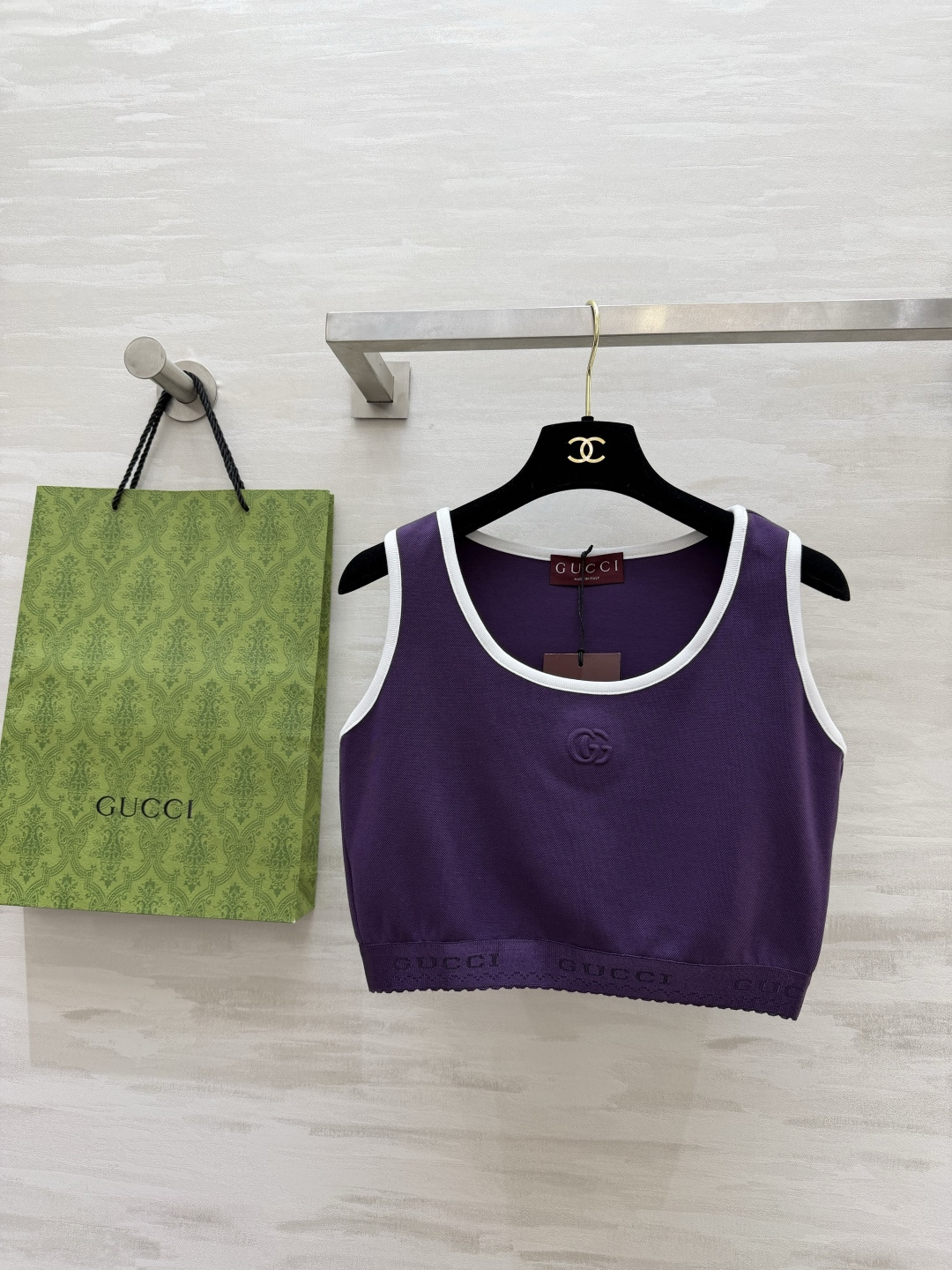 NO:804021,#Gucc高luxurycasualthree-piece set Wear Gucc's retro fashion on your body. Three-piece combination vest + zipper jacket + wide-leg pants. White edge contrasting stripes + embossed double G logo. Full of details!  Suitable for hot girls going out on the street/casual sports/taking photos and checking in!  Get it in one set. Easily customize the retro American style with high quality. Available now in sizes S/M/L (S size vest bust 76, length 36, jacket shoulder width 39, bust 94, length 59, pants waist 62, hips 96, pants length 107,, gucci, jackets & coats,19860909#Gucc高奢休闲三件套 把Gucc的复古时髦穿在身上 三件套组合背心+拉链外套+阔腿裤 白边撞色条纹+压纹双G logo 细节拉满！辣妹出街/休闲运动/拍照打卡都适配！一套搞定 轻松拿捏复古美式风高品质定制 现货首发sizeS/M/L（s码背心胸围76,衣长36,外套肩宽39,胸围94,衣长59,裤子腰围62,臀围96,裤长107,,gucci,jackets & coats,,Women's clothing