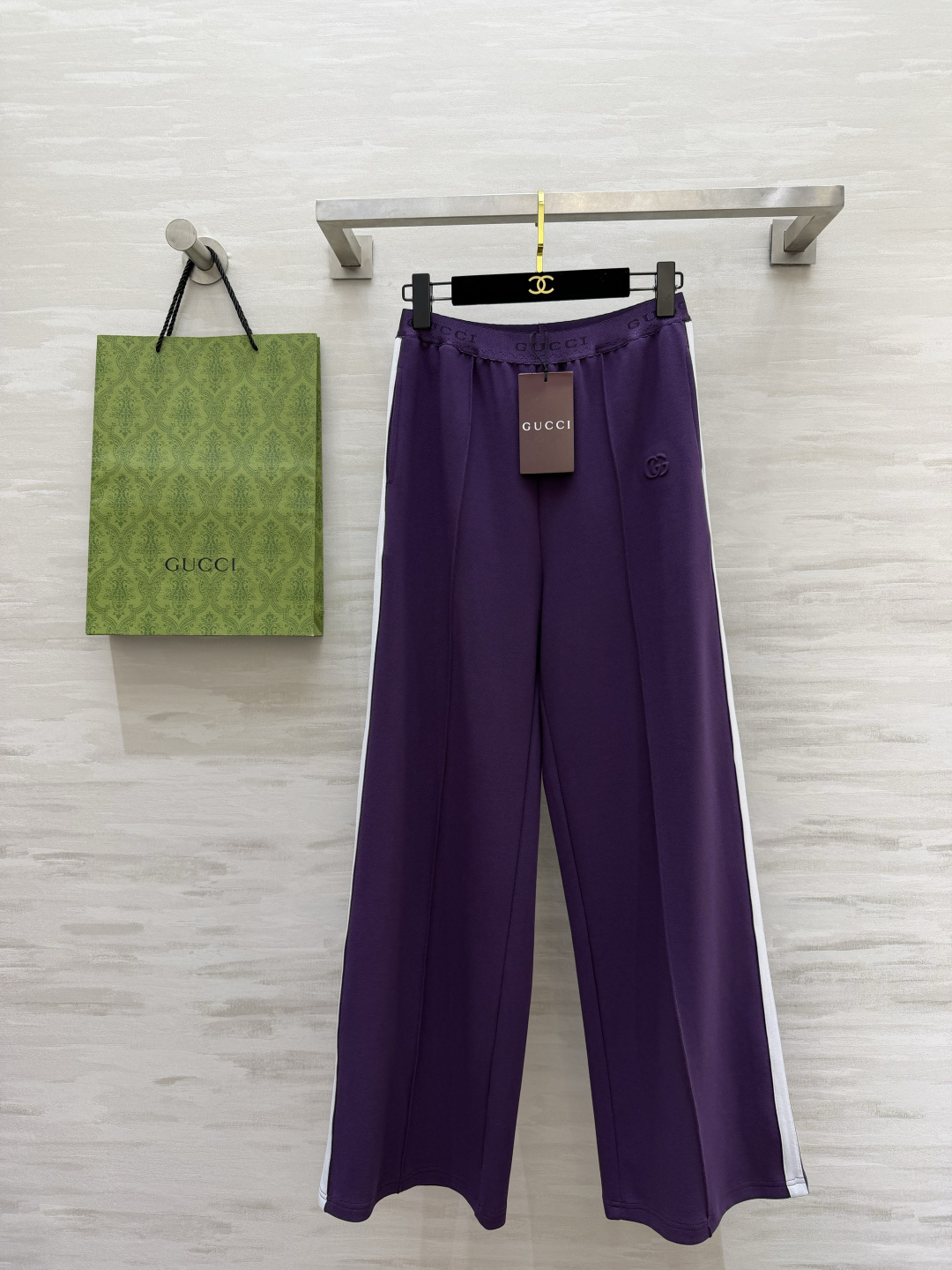 #Gucc♡²⁶高奢休闲三件套 把Gucc♡的复古时髦穿在身上 三件套组合：背心+拉链外套+阔腿裤 白边