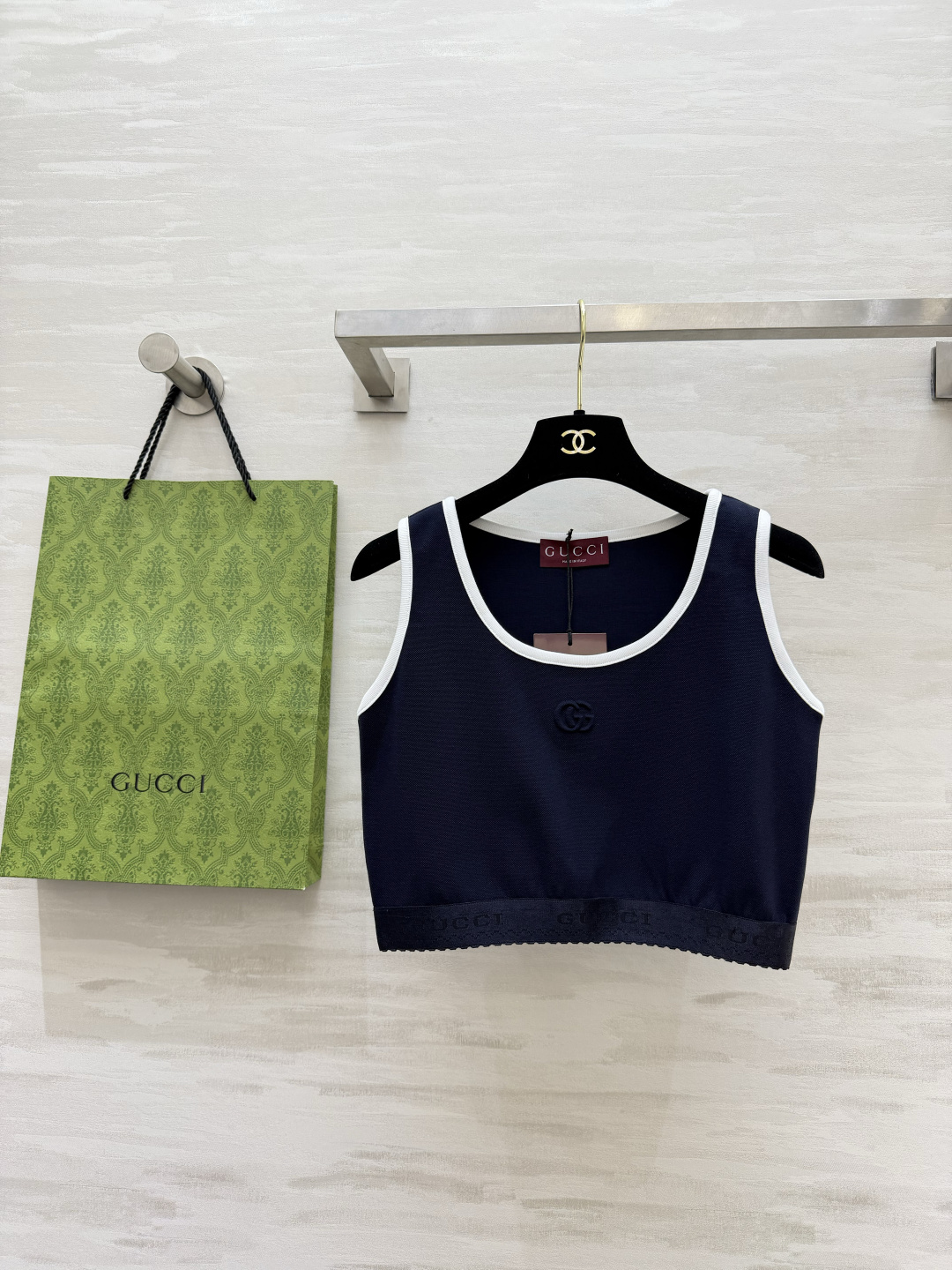 #Gucc♡²⁶高奢休闲三件套 把Gucc♡的复古时髦穿在身上 三件套组合：背心+拉链外套+阔腿裤 白边