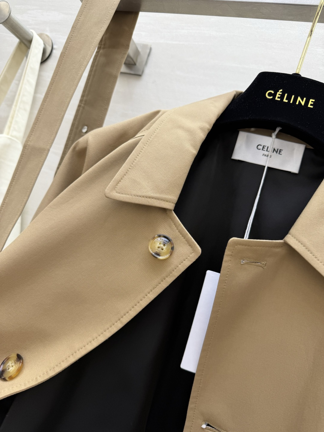 #Celin♡²⁶法式复古风风衣外套 把巴黎的松弛感穿在身上 经典卡其色短款 翻领插肩袖 利落又显随性 