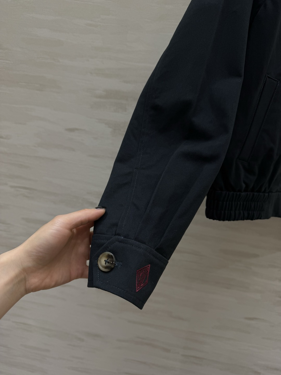 经典美式风 🐎永不过时的Polo经典款夹克白/黑两色可选，干净又百搭翻领+拉链设计，利落又显精神下摆松紧