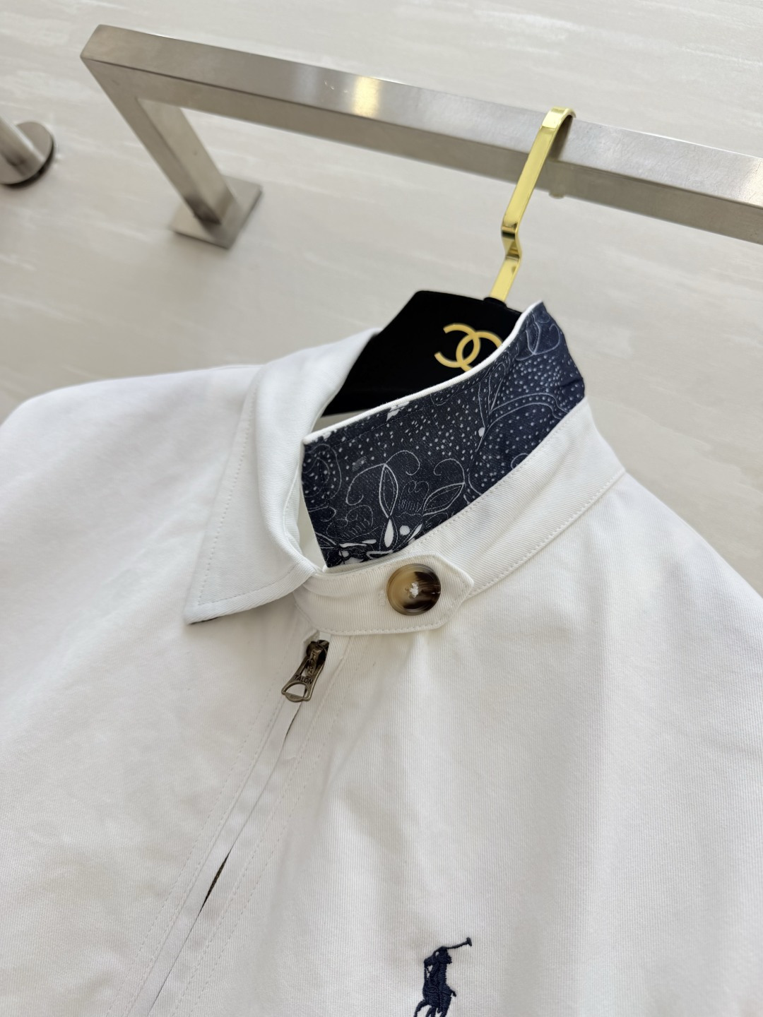 经典美式风 🐎永不过时的Polo经典款夹克白/黑两色可选，干净又百搭翻领+拉链设计，利落又显精神下摆松紧