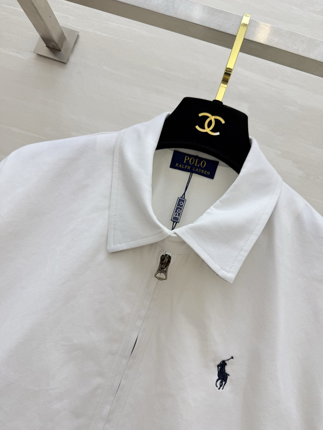 经典美式风 🐎永不过时的Polo经典款夹克白/黑两色可选，干净又百搭翻领+拉链设计，利落又显精神下摆松紧