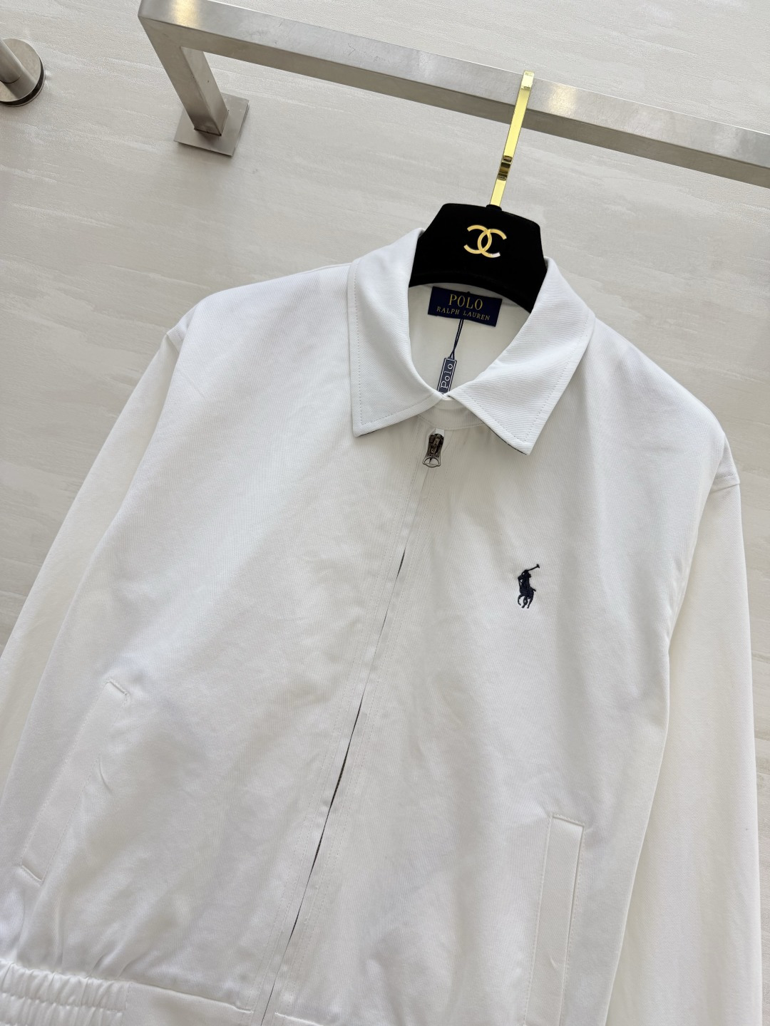 经典美式风 🐎永不过时的Polo经典款夹克白/黑两色可选，干净又百搭翻领+拉链设计，利落又显精神下摆松紧