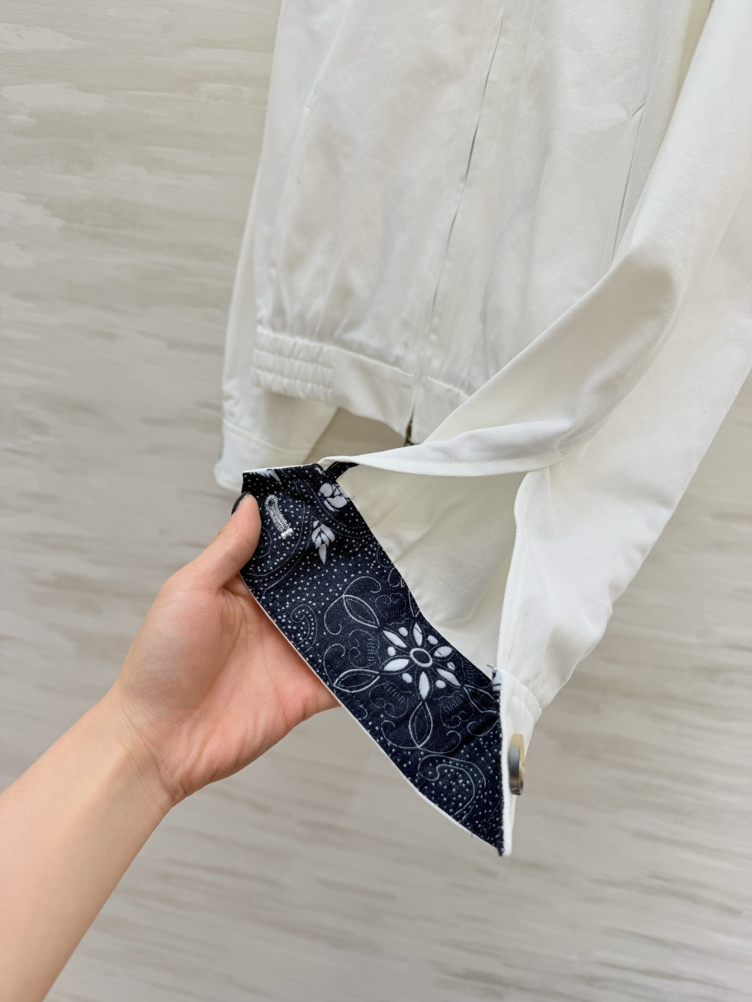 经典美式风 🐎永不过时的Polo经典款夹克白/黑两色可选，干净又百搭翻领+拉链设计，利落又显精神下摆松紧