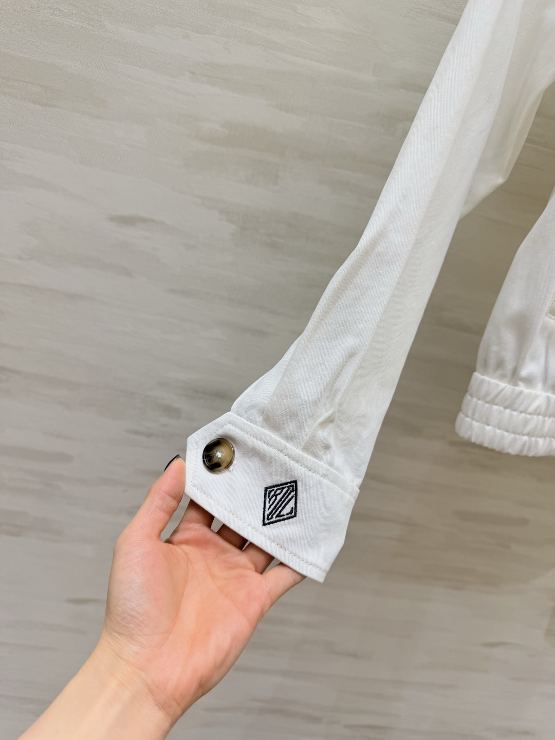 经典美式风 🐎永不过时的Polo经典款夹克白/黑两色可选，干净又百搭翻领+拉链设计，利落又显精神下摆松紧