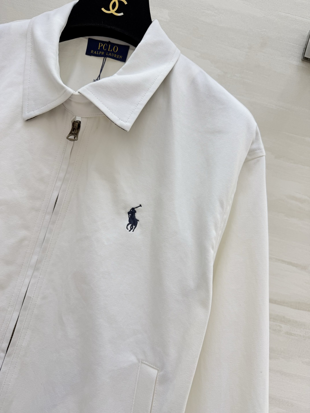 经典美式风 🐎永不过时的Polo经典款夹克白/黑两色可选，干净又百搭翻领+拉链设计，利落又显精神下摆松紧