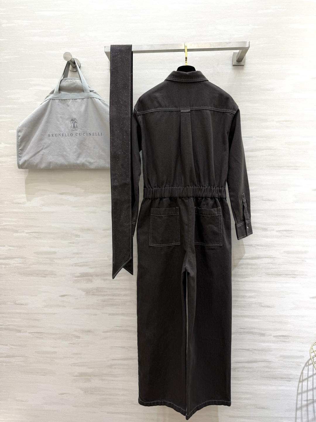 #BrunelloCucinell♡²⁶牛仔连衣裤 刚柔并济的优雅力量 这件不褪色牛仔连衣裤太爱了！精致