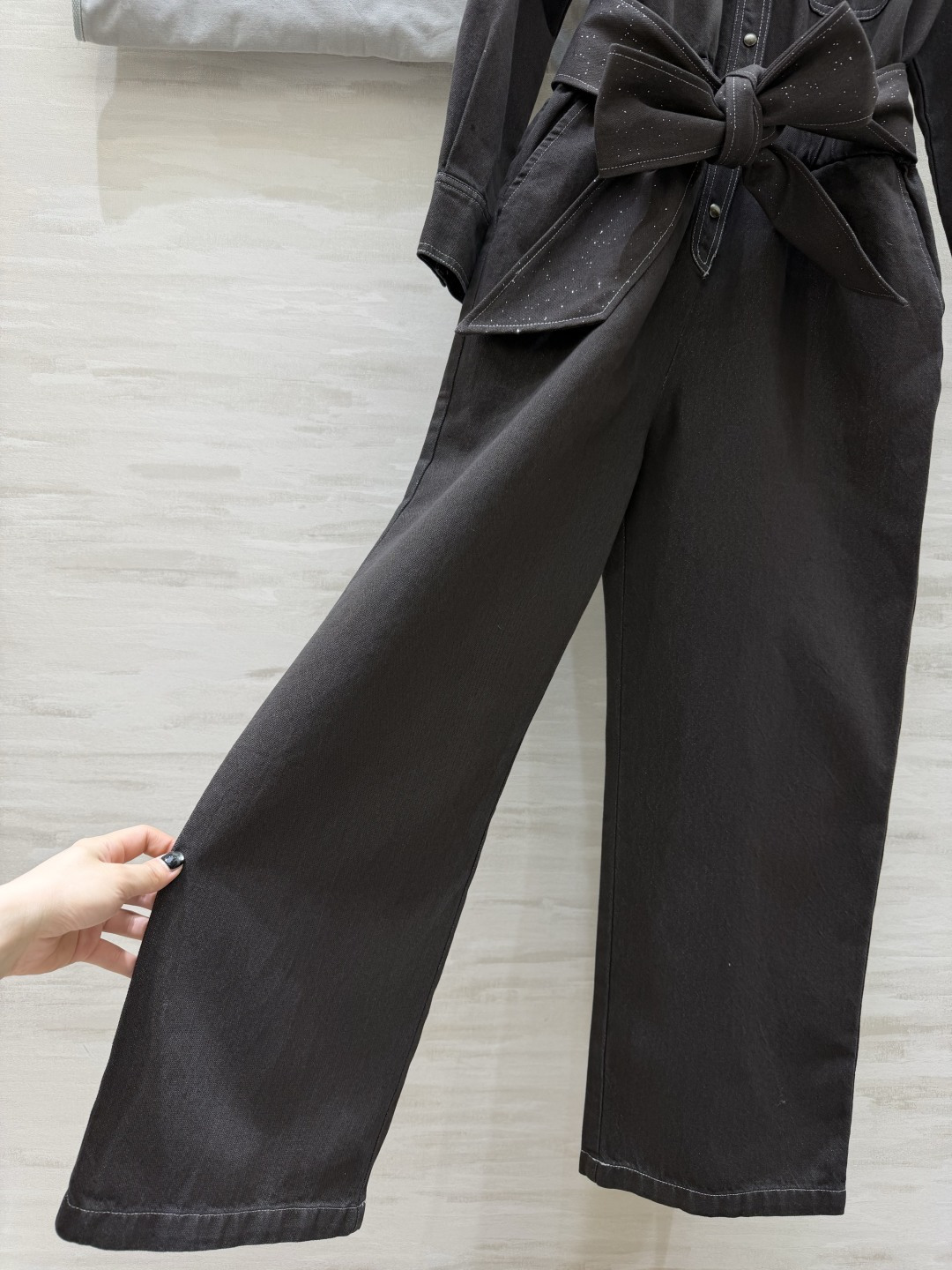 #BrunelloCucinell♡²⁶牛仔连衣裤 刚柔并济的优雅力量 这件不褪色牛仔连衣裤太爱了！精致