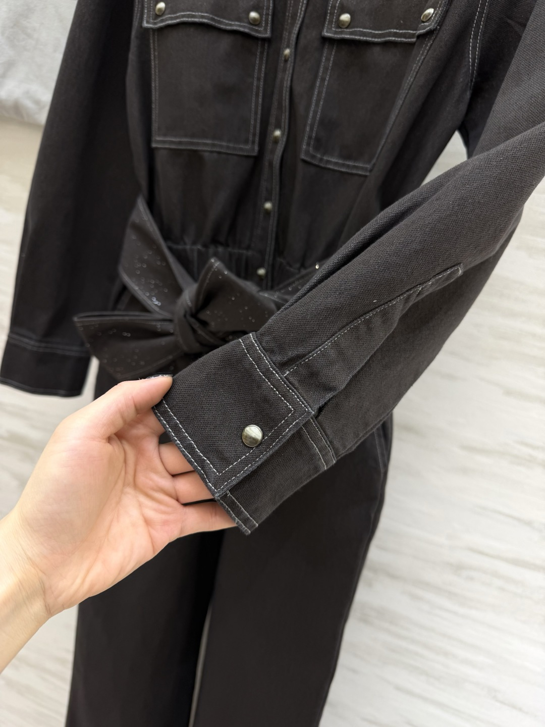 #BrunelloCucinell♡²⁶牛仔连衣裤 刚柔并济的优雅力量 这件不褪色牛仔连衣裤太爱了！精致