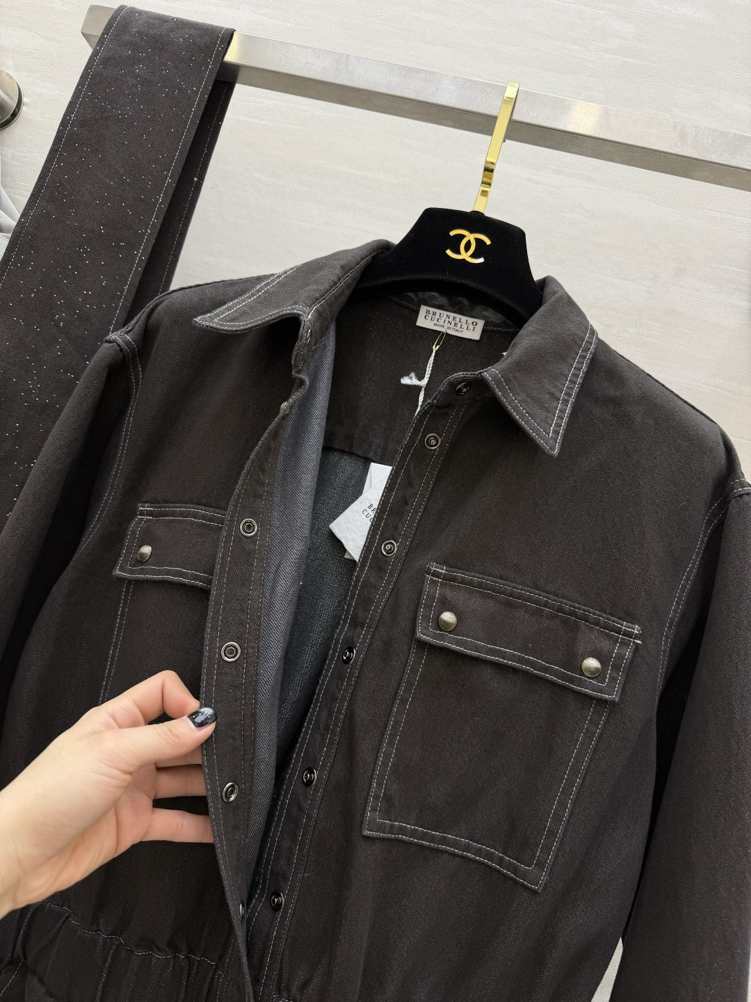 #BrunelloCucinell♡²⁶牛仔连衣裤 刚柔并济的优雅力量 这件不褪色牛仔连衣裤太爱了！精致