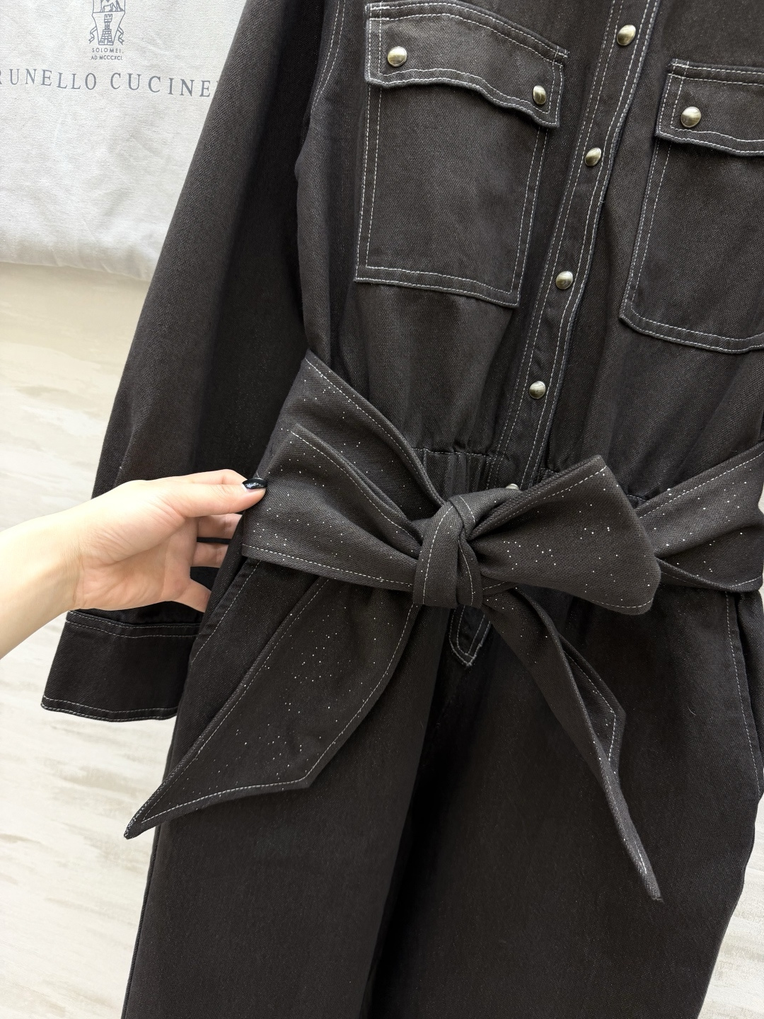 #BrunelloCucinell♡²⁶牛仔连衣裤 刚柔并济的优雅力量 这件不褪色牛仔连衣裤太爱了！精致