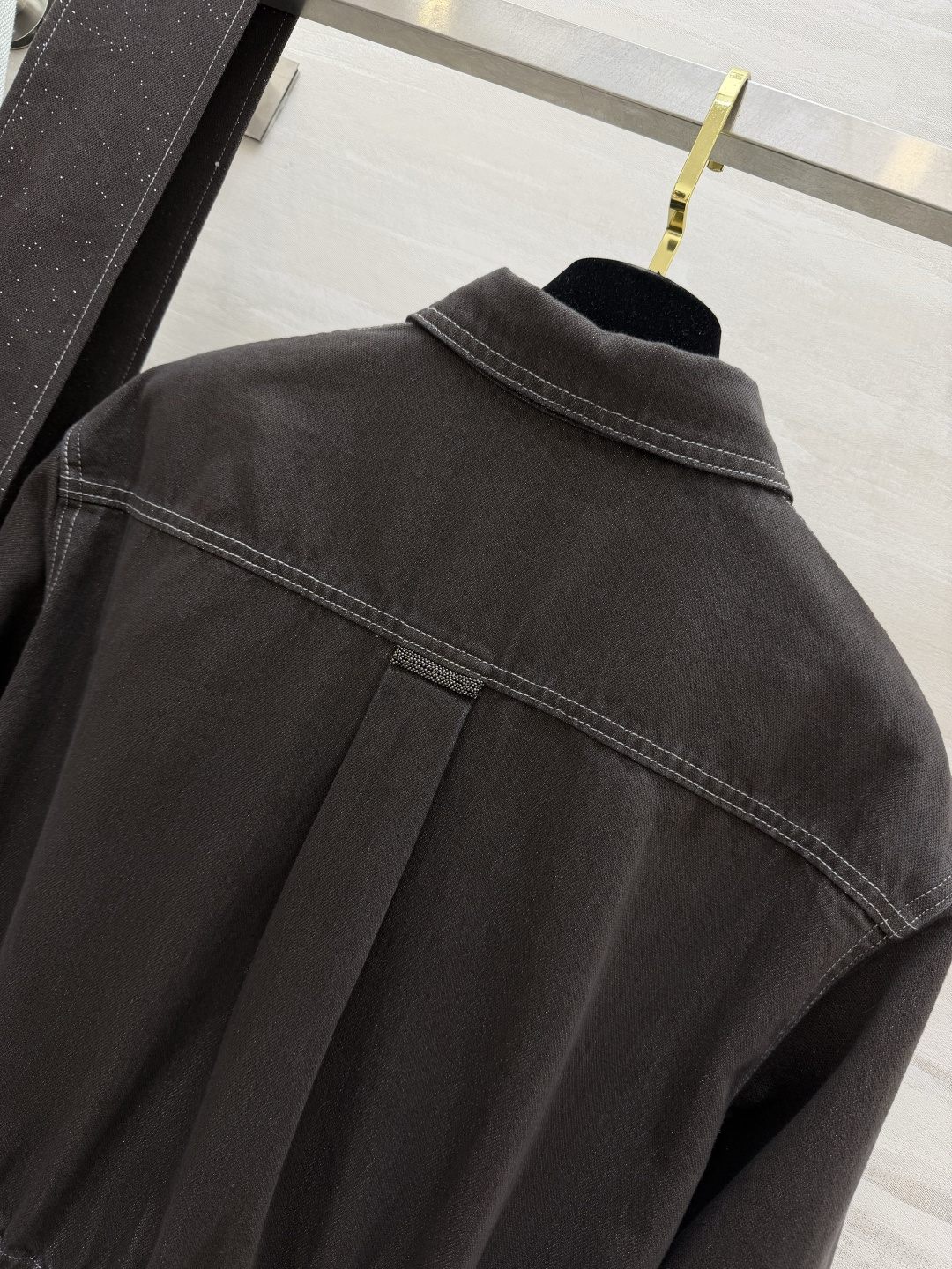 #BrunelloCucinell♡²⁶牛仔连衣裤 刚柔并济的优雅力量 这件不褪色牛仔连衣裤太爱了！精致