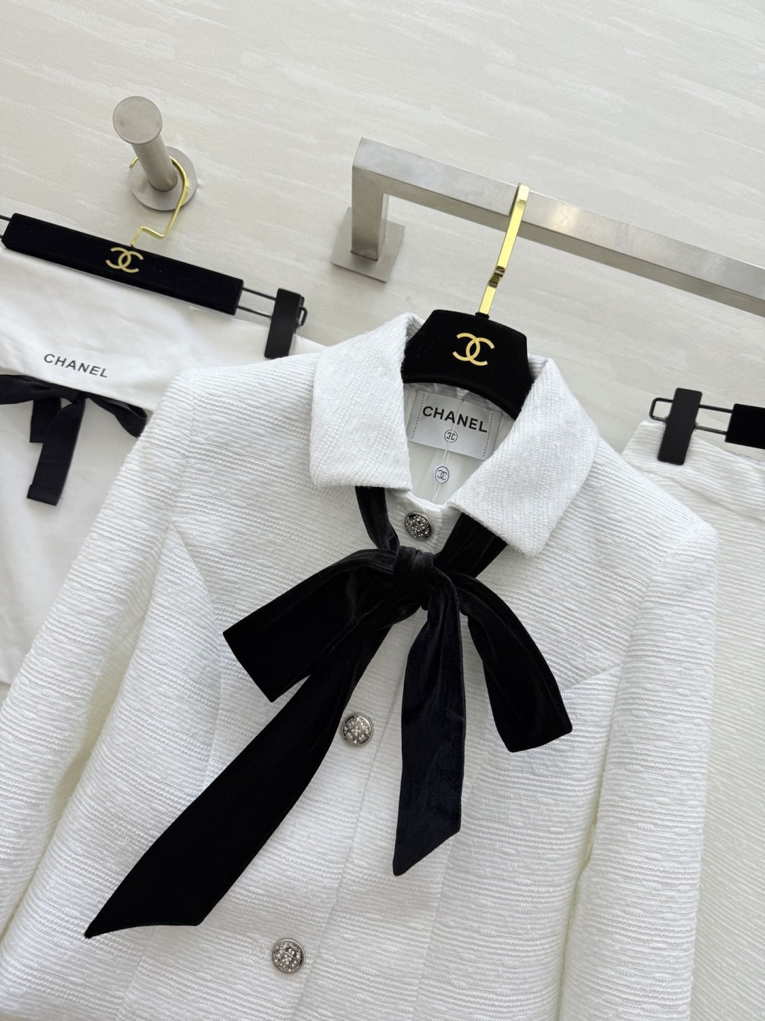 #Chane♡早春新款 千金名媛套装 短款外套+高腰半身裙 经典黑白配色 优雅复古气质满分 外套翻领设计