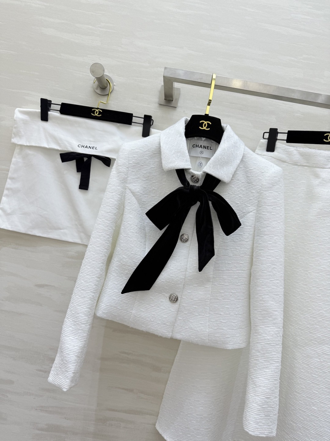 #Chane♡早春新款 千金名媛套装 短款外套+高腰半身裙 经典黑白配色 优雅复古气质满分 外套翻领设计