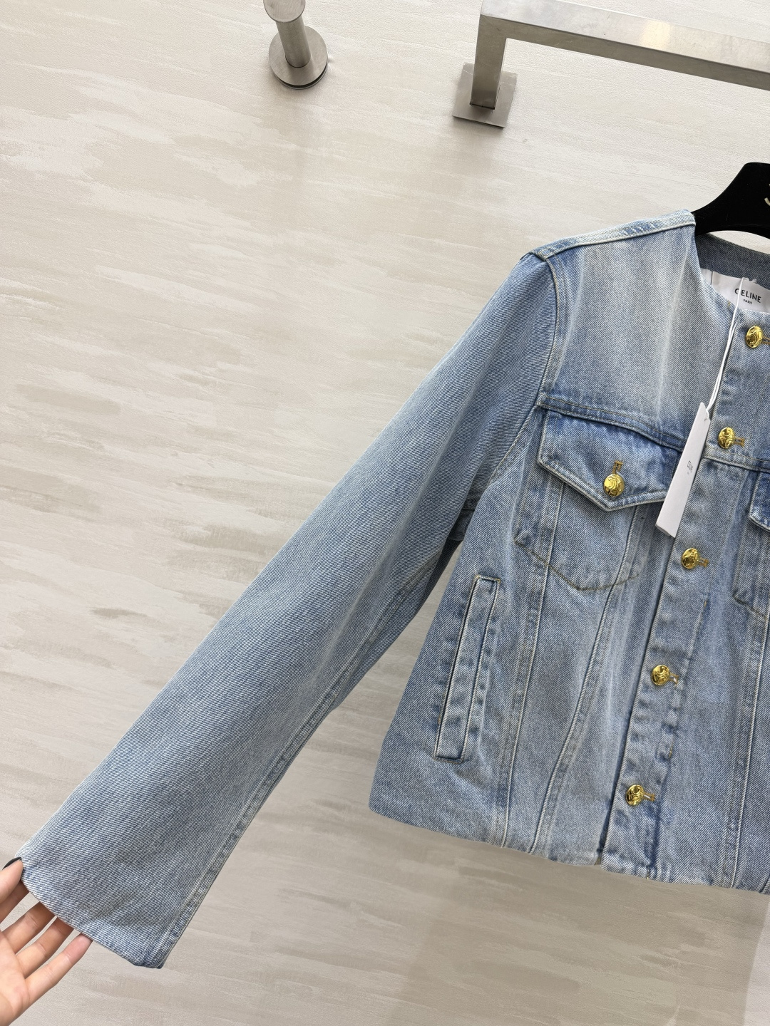 ✨Celin♡²⁶圆领牛仔外套 法式松弛感天花板 经典水洗蓝牛仔 做旧磨白质感自带复古滤镜 圆领+金属金
