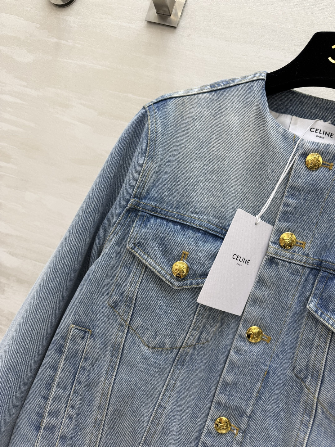 ✨Celin♡²⁶圆领牛仔外套 法式松弛感天花板 经典水洗蓝牛仔 做旧磨白质感自带复古滤镜 圆领+金属金