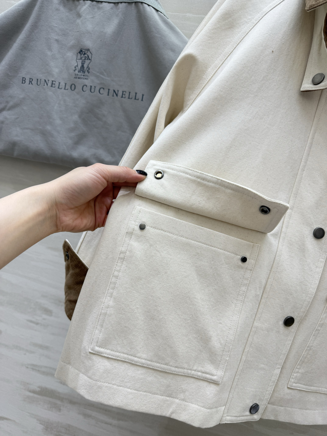 Brunello Cucinell♡²⁶ 灯芯绒领工装夹克 温柔奶白 复古灯芯绒领 一眼沦陷的松弛感✨挺
