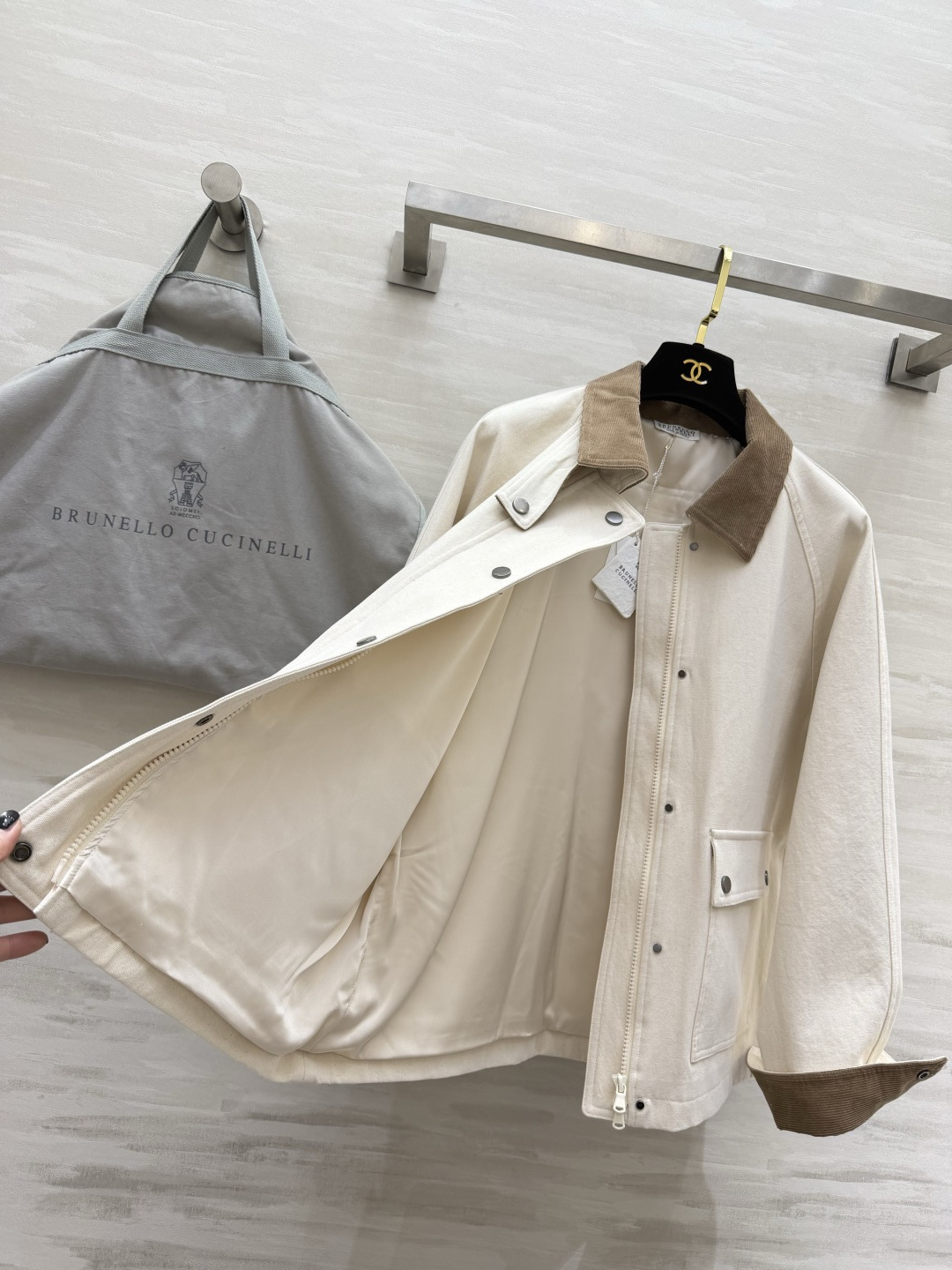 Brunello Cucinell♡²⁶ 灯芯绒领工装夹克 温柔奶白 复古灯芯绒领 一眼沦陷的松弛感✨挺