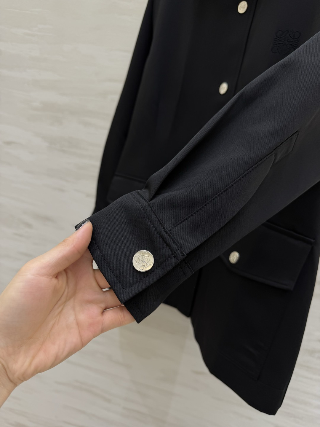 #Loew♡²⁶复古灯芯绒领工装外套 经典永不过时的工装风✨灯芯绒撞色领 金属按扣 细节拉满 挺括抗皱面